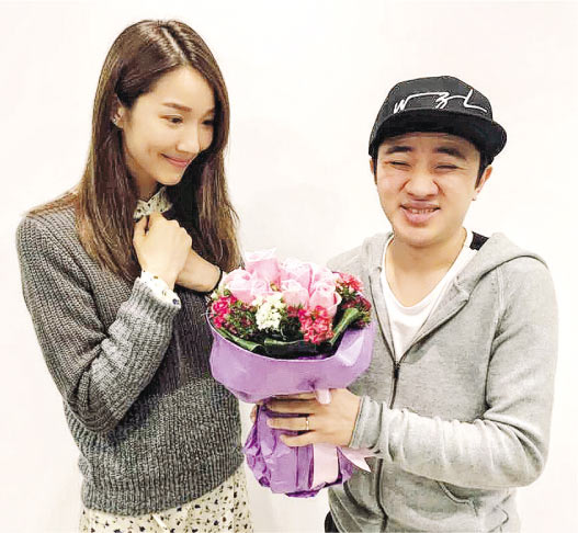 王祖蓝娇妻李亚男疑怀孕 庆生挺肚扮孕妇|李亚男|王祖蓝|陈美诗_新浪娱乐_新浪网