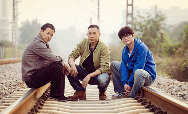 李雨轩饰演“高中”（右一）