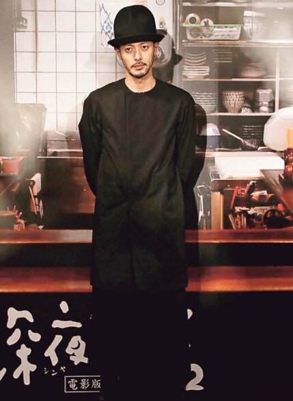 小田切让（图）称与导演松冈锭司相识12年，私下经常相约喝酒