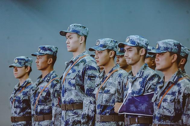 《真男》暖男!班长王威外表冷酷内心炙热|王威|蒋劲夫|黄子韬_新浪娱乐_新浪网