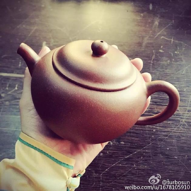 孙俪拿茶壶