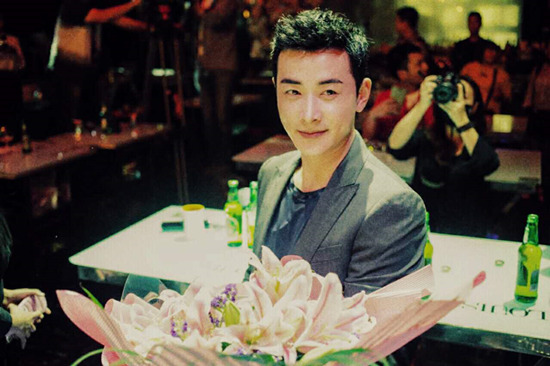 《破冰者》罗晋片场体验戏中戏庆生|罗晋|庆生