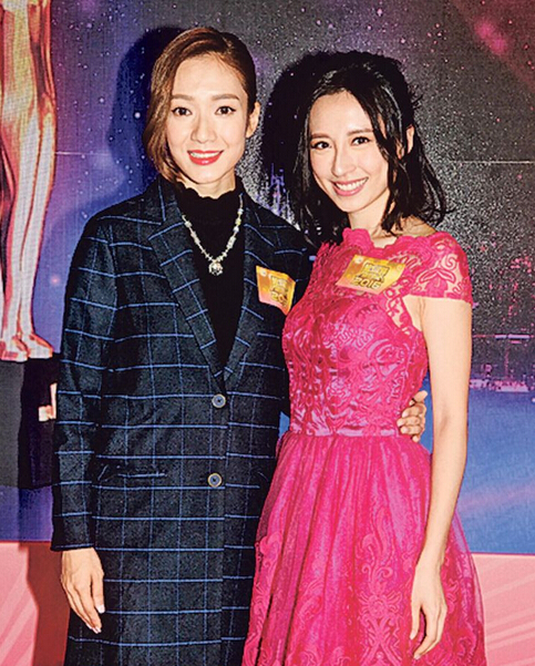 王君馨与龚嘉欣争女配角，互相称赞。