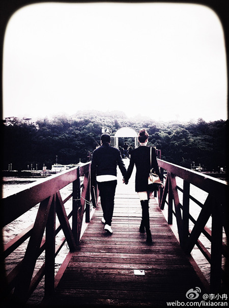 李小冉牵手照
