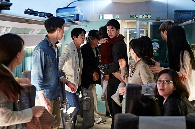 《釜山行》获首届澳门国际影展亚洲人气电影大奖,小女孩“秀安”将亮相影展
