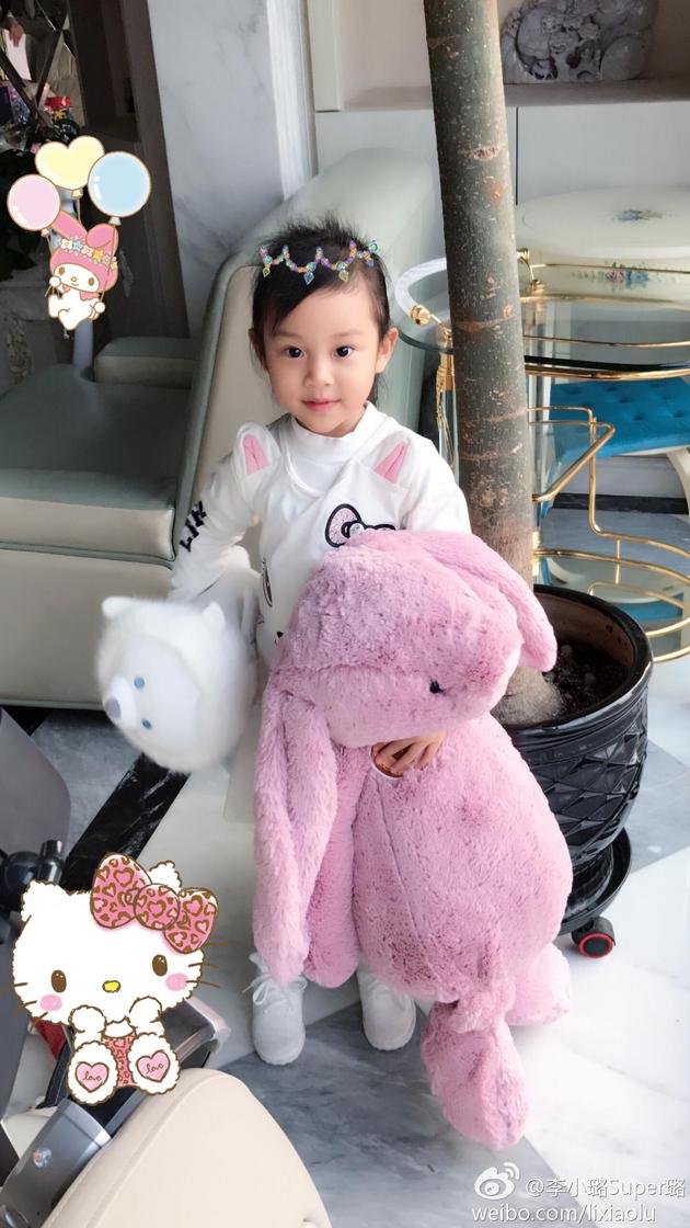 甜馨再收王源礼物爱不释手