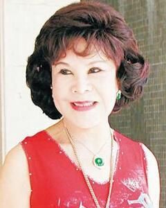 仨女星加起来217岁 竟为一个座位撕起来