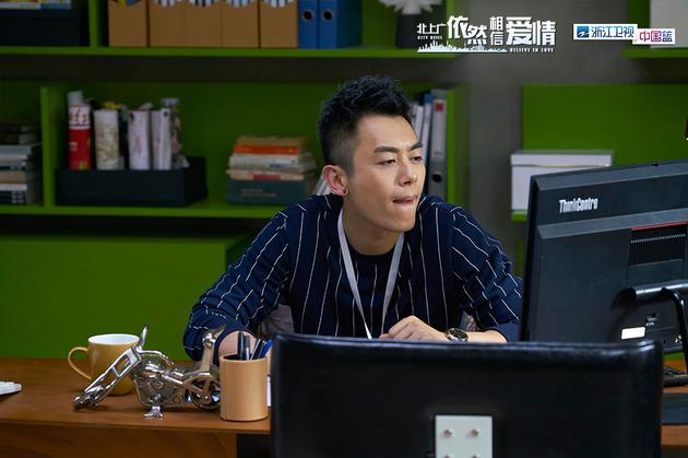 朱亚文饰演职场毒舌精英男