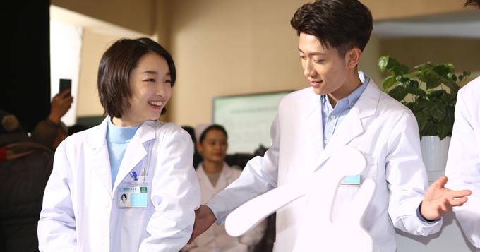 嘴炮不断！周冬雨与张一山互怼：老艺术家