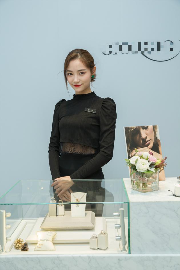 SNH48任明星一日店长 陆婷惊喜庆生