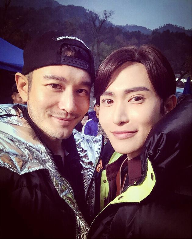 黄晓明林世杰合影