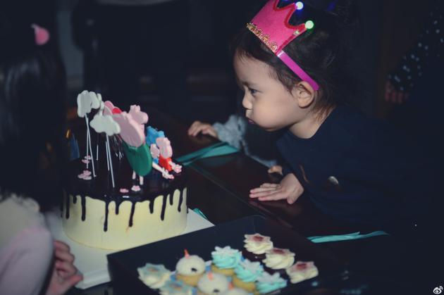 黄磊小女儿三岁生日