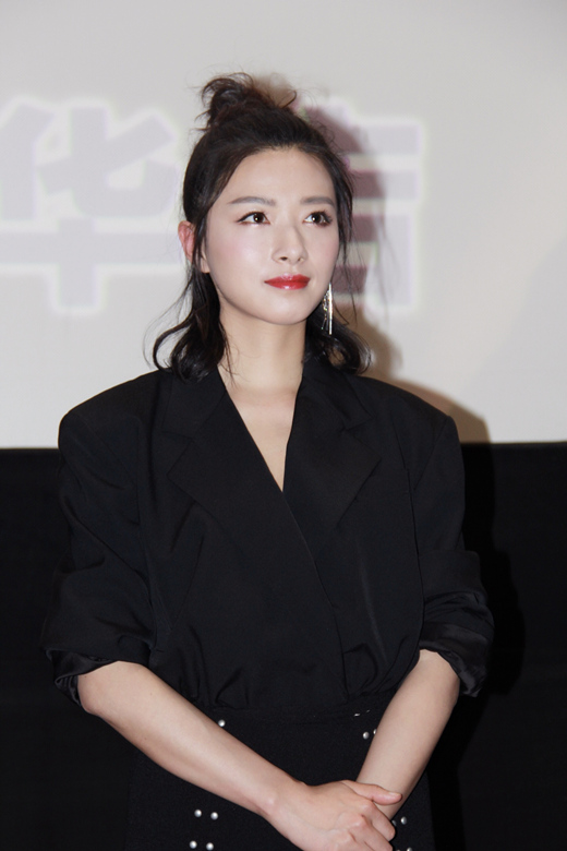 万茜微博自黑却遭粉丝补刀