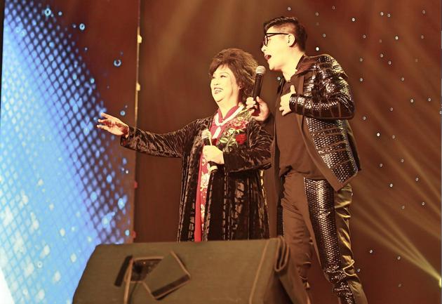 邓玉华金霖演唱《情深谊长》