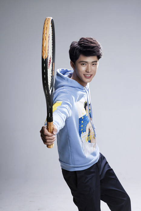 爱笑的男生运气不会差  花样少年刘奕畅灿烂夺目