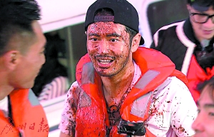 黄晓明满脸巧克力