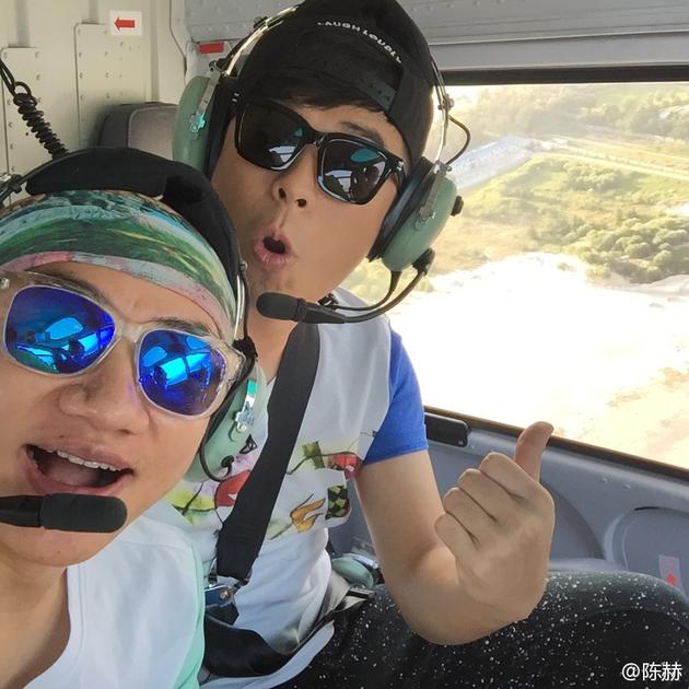 陈赫王祖蓝坐直升机照