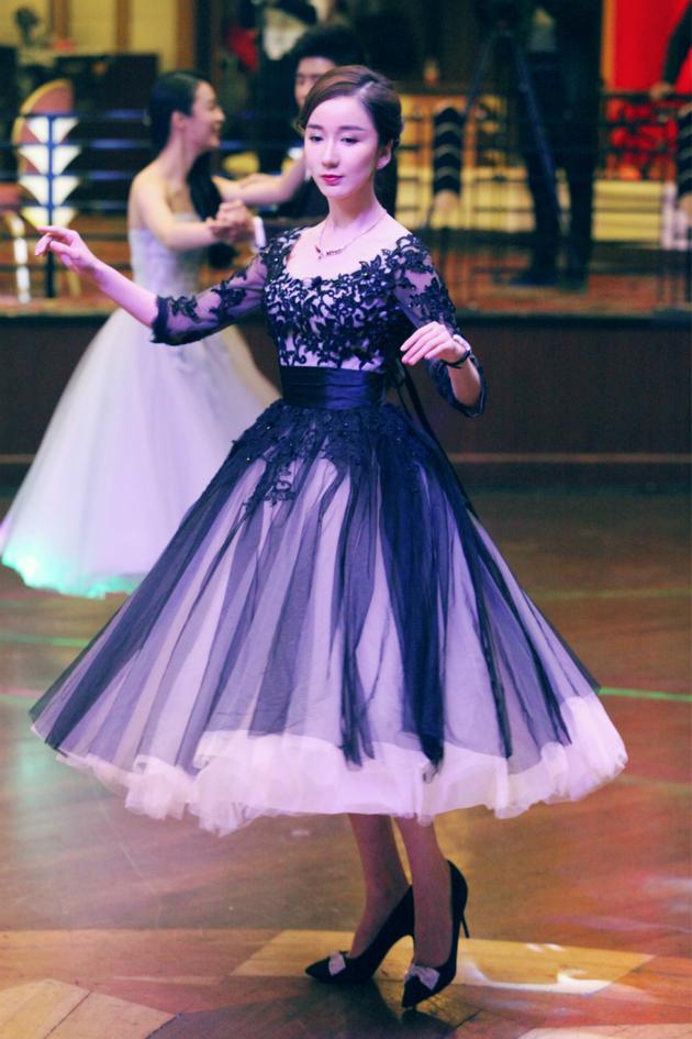 《一年级》娄艺潇遭学生集体告白引飙泪|娄艺