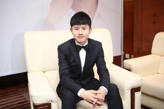 张杰剖白46个对不起 手机珍藏谢娜表情包
