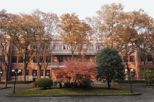 韩寒为电影十七年后返母校 感叹恍如一梦