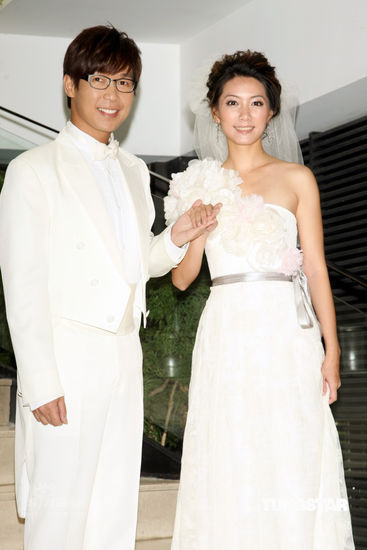 品冠与Jennifer婚纱照