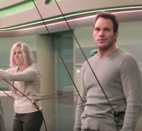 仔细一看，大表姐用的是替身