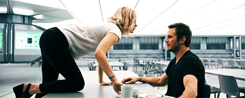 俩人戏里不但有床戏，还有“桌戏”