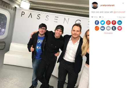 几个人合影，大表姐只有半张脸