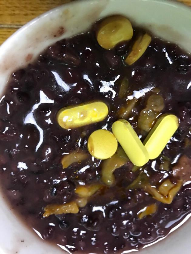 葛荟婕吃药泡粥吃