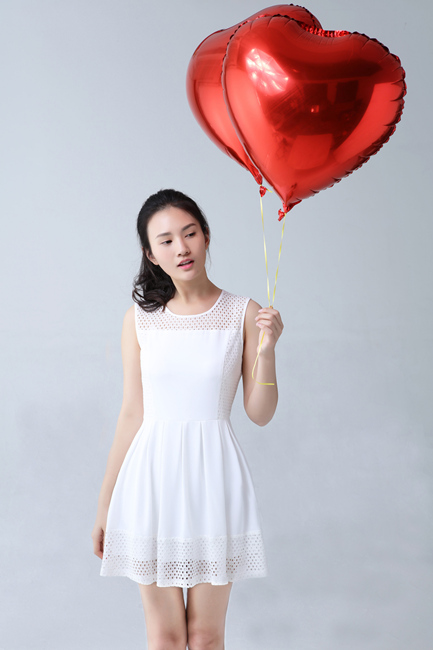 李沫颔《古方惊魂》杀青 演绎正义女青年