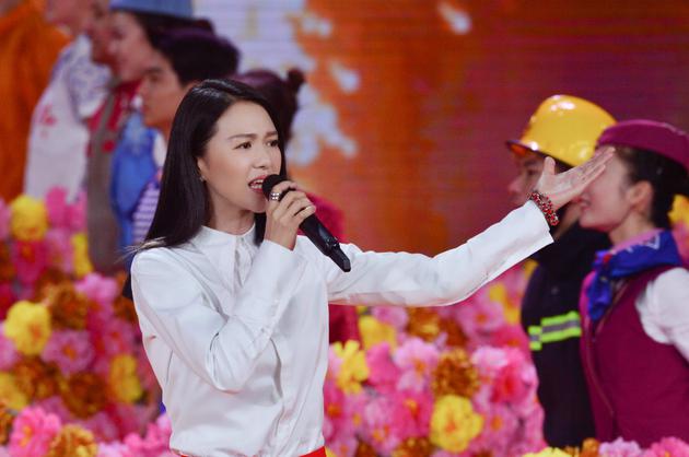 谭维维与韩磊携手登央视春晚合唱歌曲