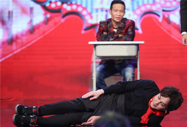 《食囧》尹正表演被烤熟的五花肉