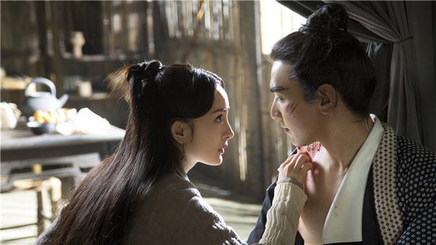 《三生》杨幂亲蛇甜蜜杀 真实拍摄无实物|杨幂|赵又廷|三生三世十里桃花_新浪娱乐_新浪网