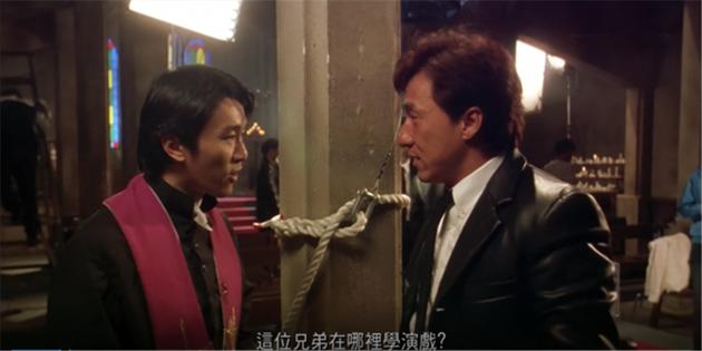 《喜剧之王》中，成龙也扮演龙套，尹天仇演死尸还乱动，这个龙套却导演让怎么“死”就怎么“死”，让他羡慕不已