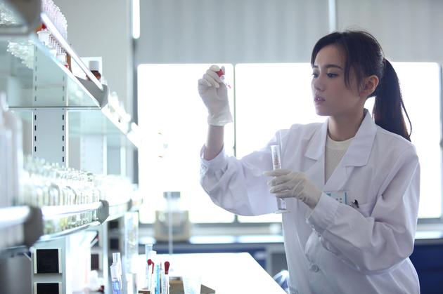 江铠同研制香水