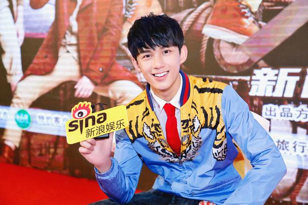 吴磊曝春节最怕被问成绩 还学会反逗小浪