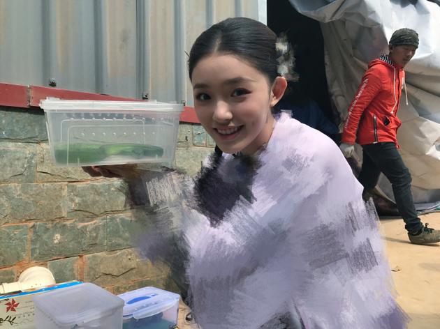 林允晒《斗破苍穹》片场照