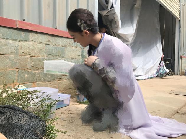 林允晒《斗破苍穹》片场照