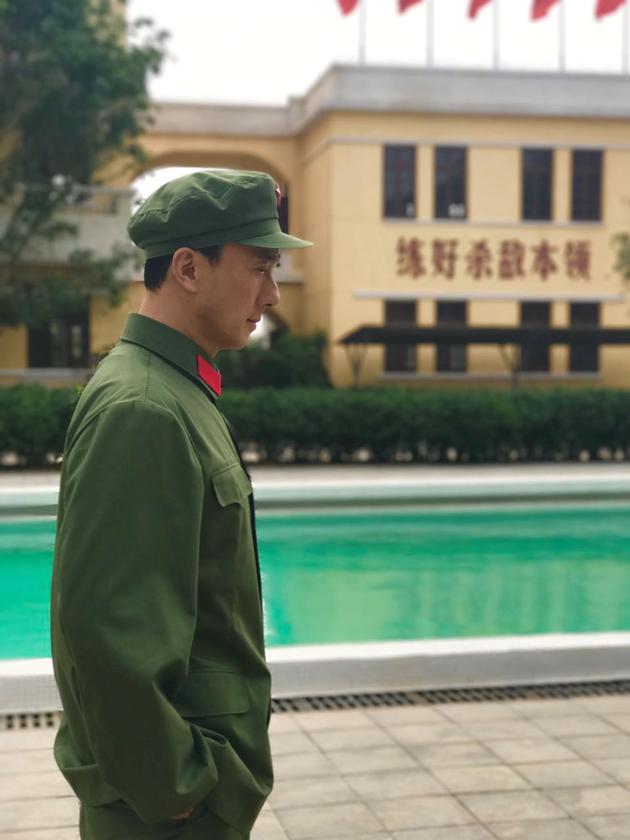 《芳华》赵立新定妆照