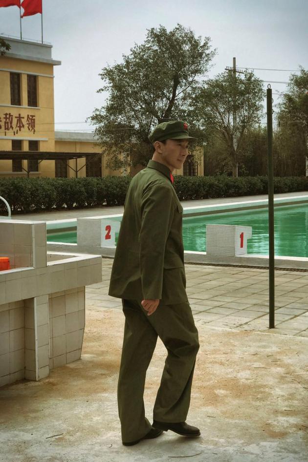 赵立新变身“文工团大家长”