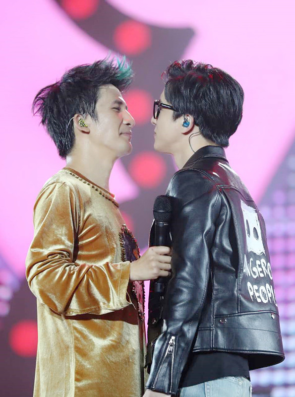 大张伟广州演唱会频曝金句 与薛之谦 拜天地