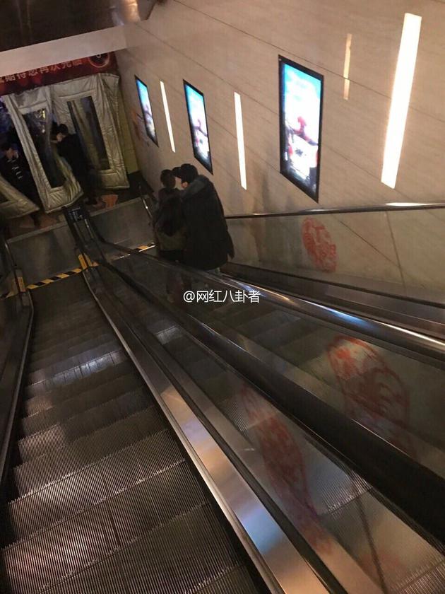 豆得儿与思聪逛街
