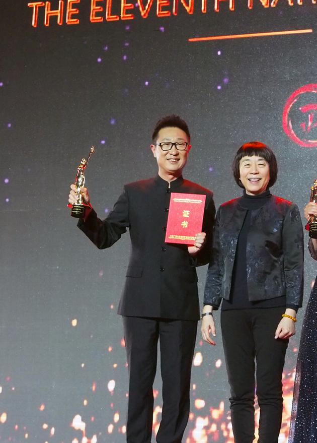 林永健穿红袜子领奖 笑称生日礼物很特殊|林永