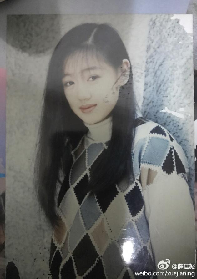 哈妹 薛佳凝晒少女时照片 笑容羞涩软妹十足 |微