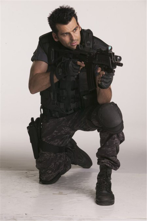 《生化危机2》中的卡洛斯，这身装备就很城市迷彩的感觉