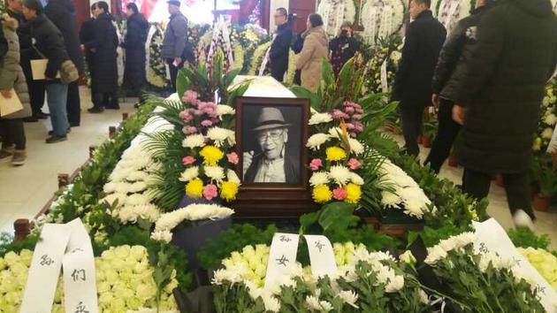 指挥家黄飞立告别仪式北京举行 数百人送别|黄飞立|去世|告别仪式_新浪娱乐_新浪网