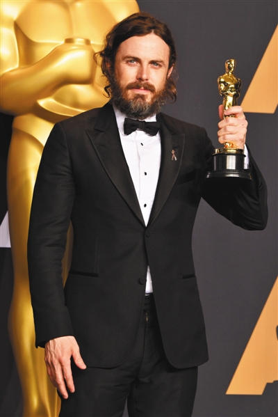 混了27年 马特达蒙小跟班成奥斯卡最佳男主角|马特达蒙|卡西|本阿弗莱克_新浪娱乐_新浪网