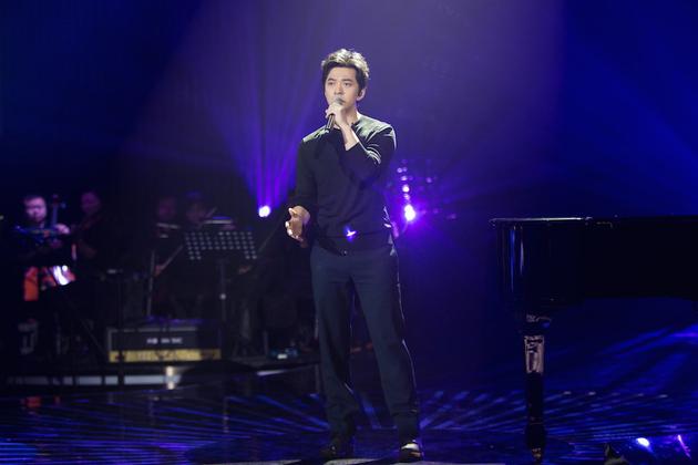 《歌手》李健上演催泪杀 改编《异乡人》唤思乡情
