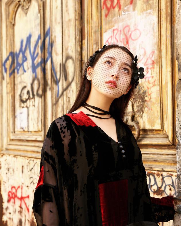 新一代神仙姐姐?95后姜贞羽签约喜天影视|导演