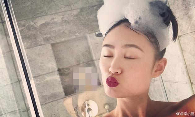 望家人健康快乐 一家三口洗澡头顶浴泡|微博|李